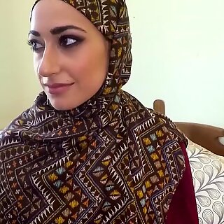 Арапи жена у Хијабу има секс са великим човеком