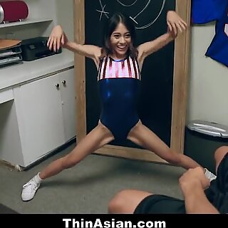 Asiatisk gymnast utsträckt av Big White Snopp