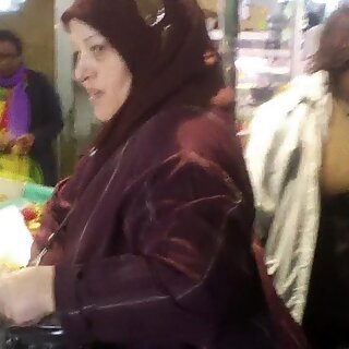 Veľké zrelé hijab